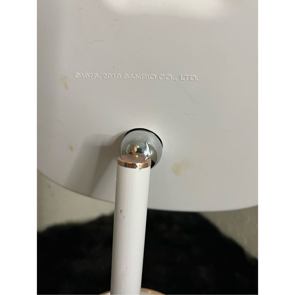 Hello Kitty LED Rechargeable Makeup Mirror - Picture 5 of 7